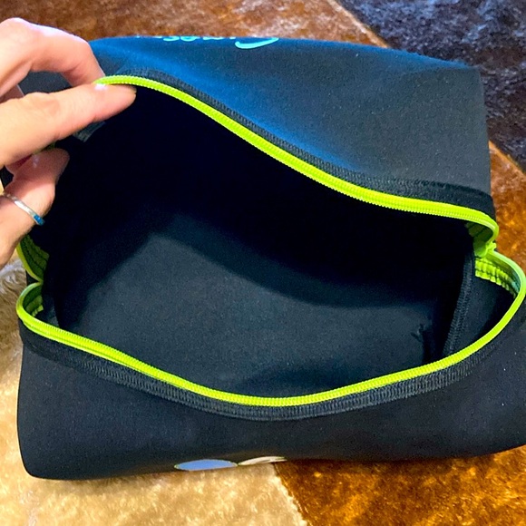 Makeup Revolution x Simpson’s Couch Neoprene Bag - Picture 5 of 8